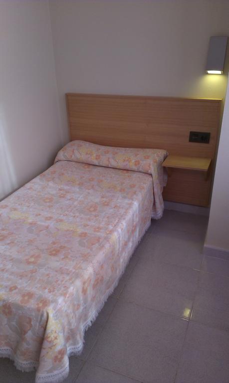 Hostal Bisbal Only Adults No Ac فالنسيا الغرفة الصورة