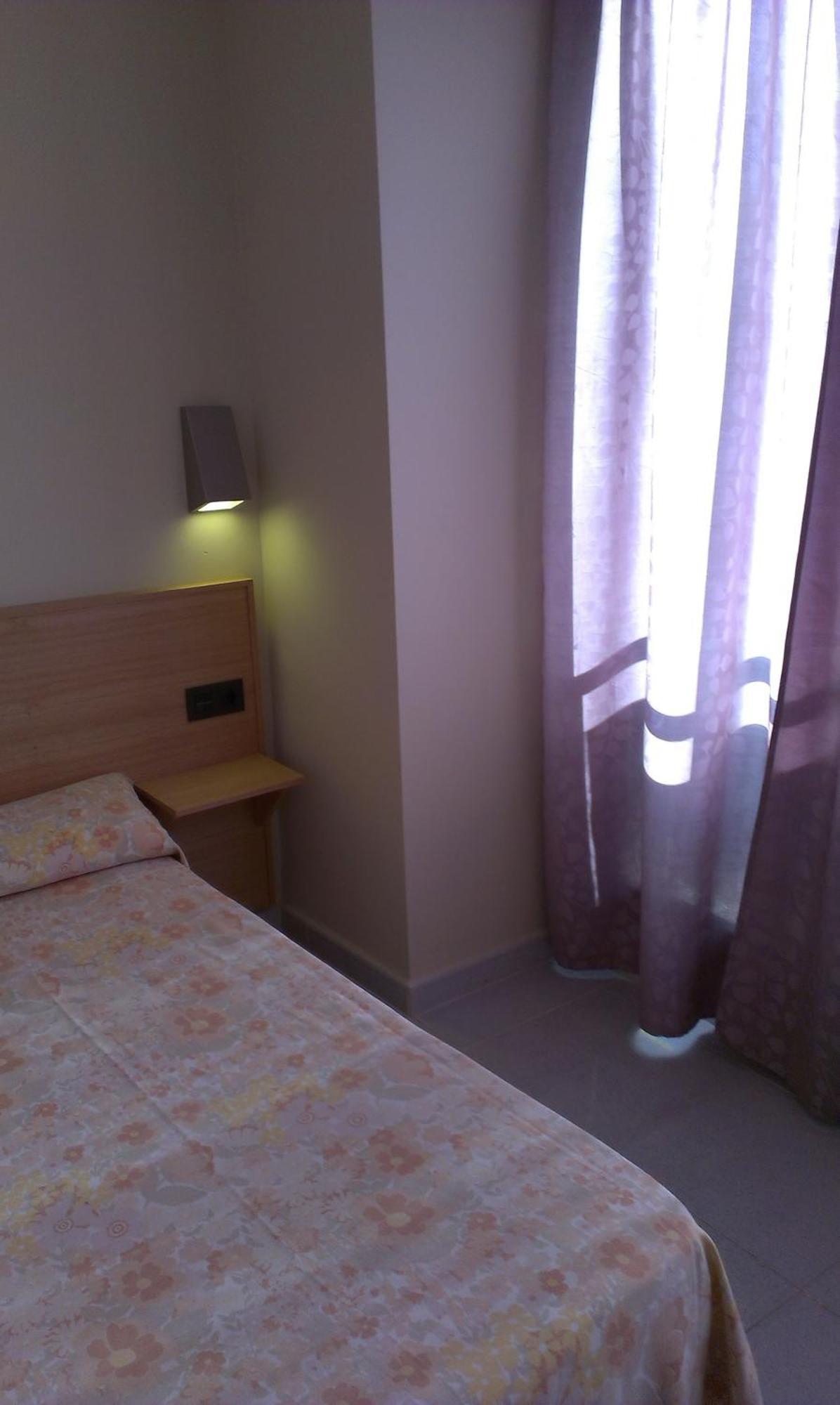Hostal Bisbal Only Adults No Ac فالنسيا المظهر الخارجي الصورة